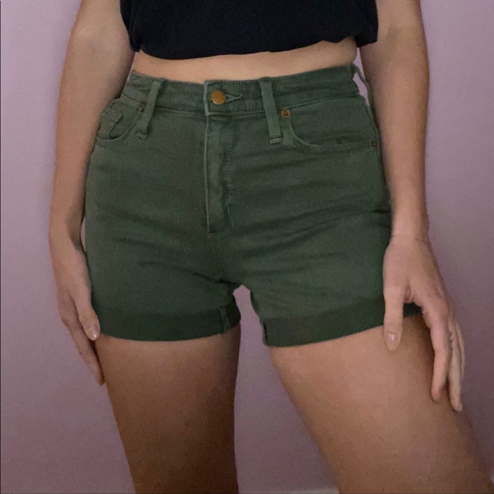 Universal Threads Shorts
